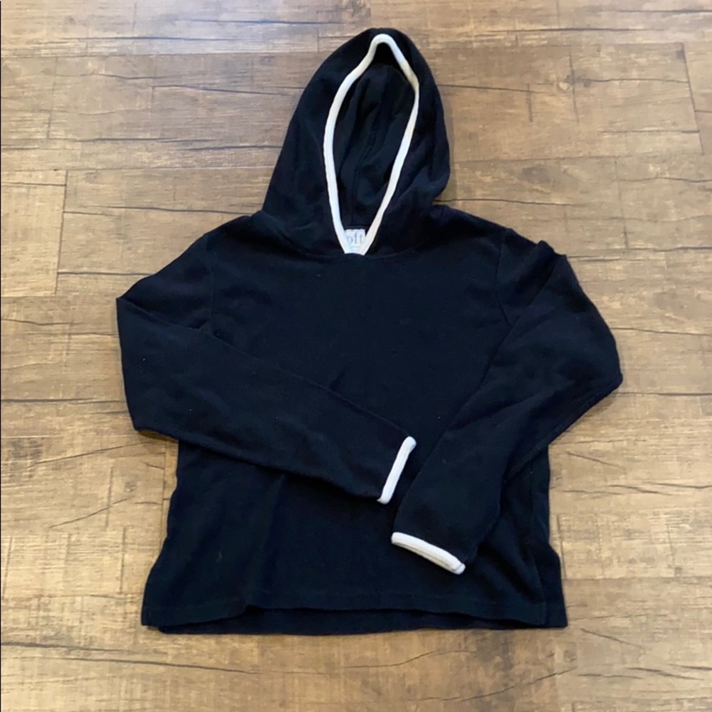 Sporty black and white light sweater
